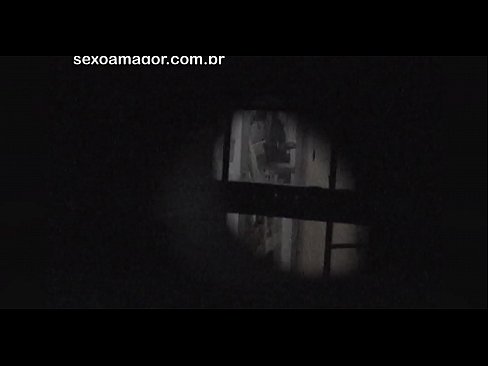 ❤️ Blondinko na skrivaj snema voajer iz soseske, skrit za votlimi opekami ❤️ Fucking video pri nas ❌️